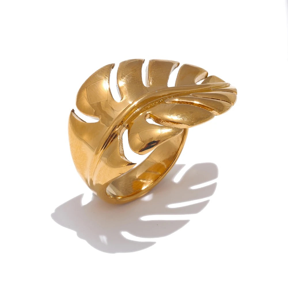 Bague Margaux : Bague design plume, un bijou audacieux stylé