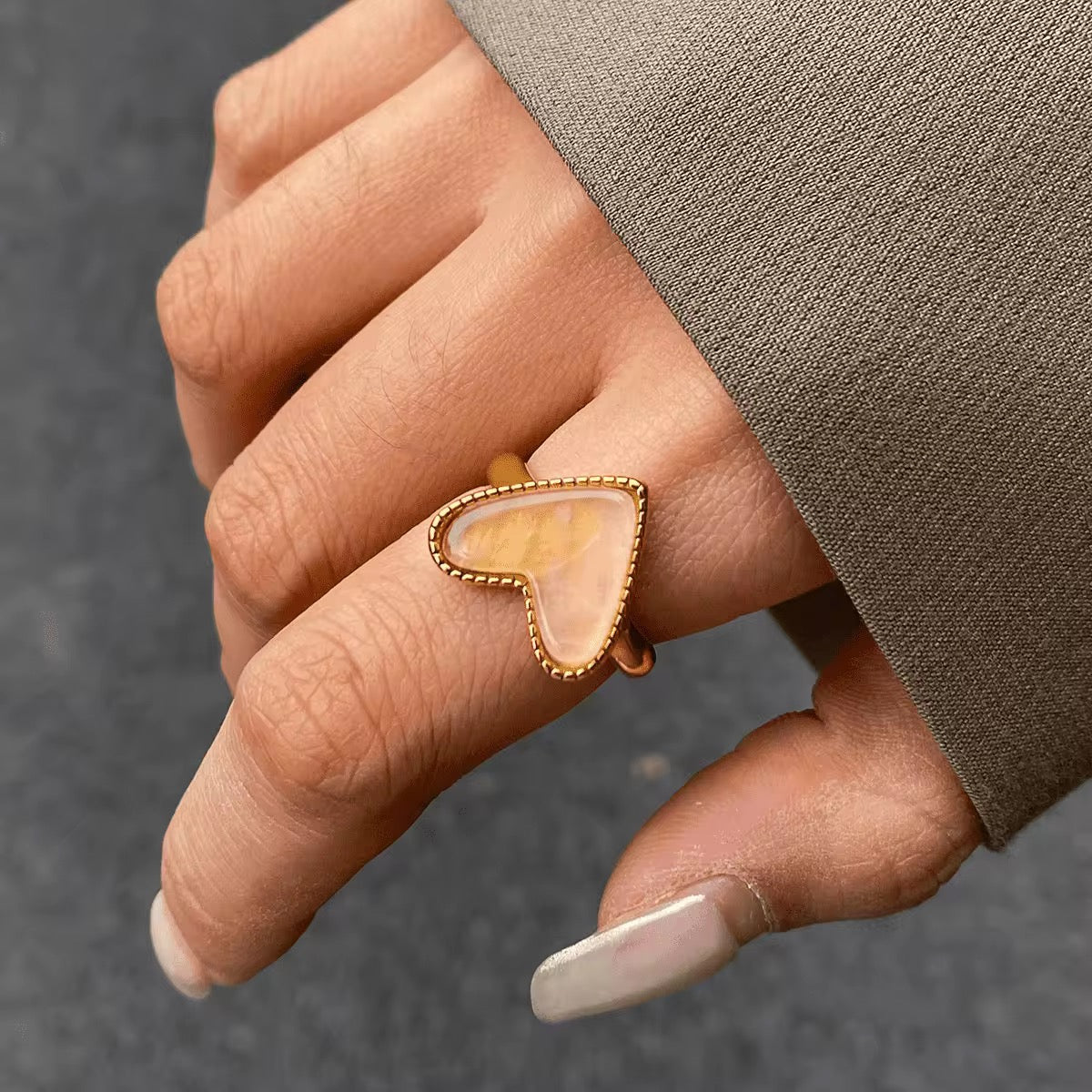 Bague coeur en résine : verte, rose ou ivoire