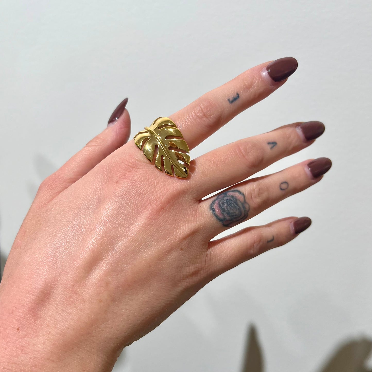 Bague Margaux : Bague design plume, un bijou audacieux stylé