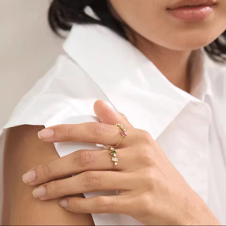 Bague en acier chirurgical doré ornée de zircons blancs & vert émeraude L'or Didon