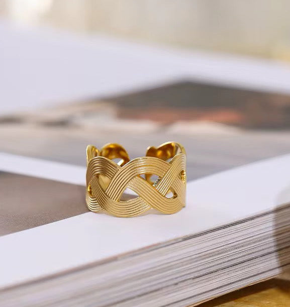 Bague Torsadée Ajustable – Acier Inoxydable Doré