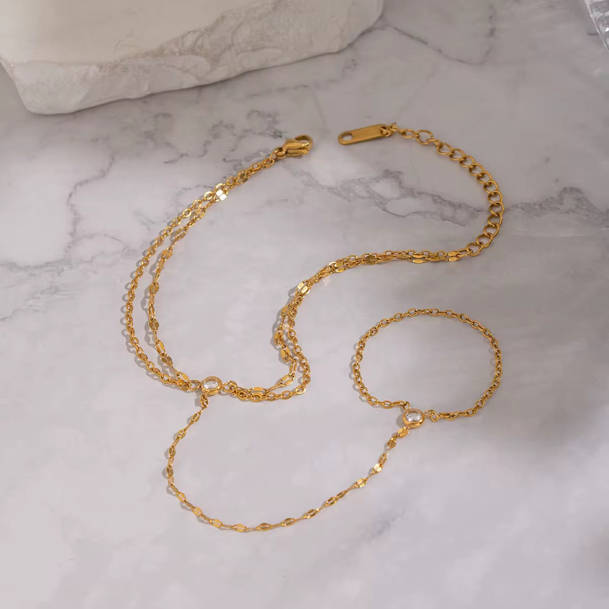 Chaîne de main multi-rangs avec zircons brillants - Bijou de main