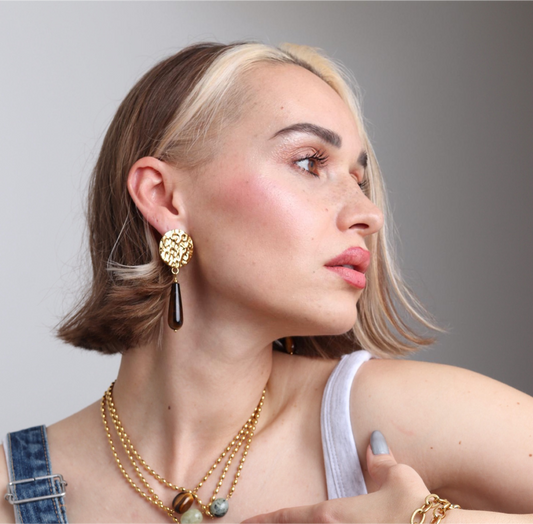 Boucles d’oreilles pendantes en œil de tigre – pierre de protection | L’Or Didon