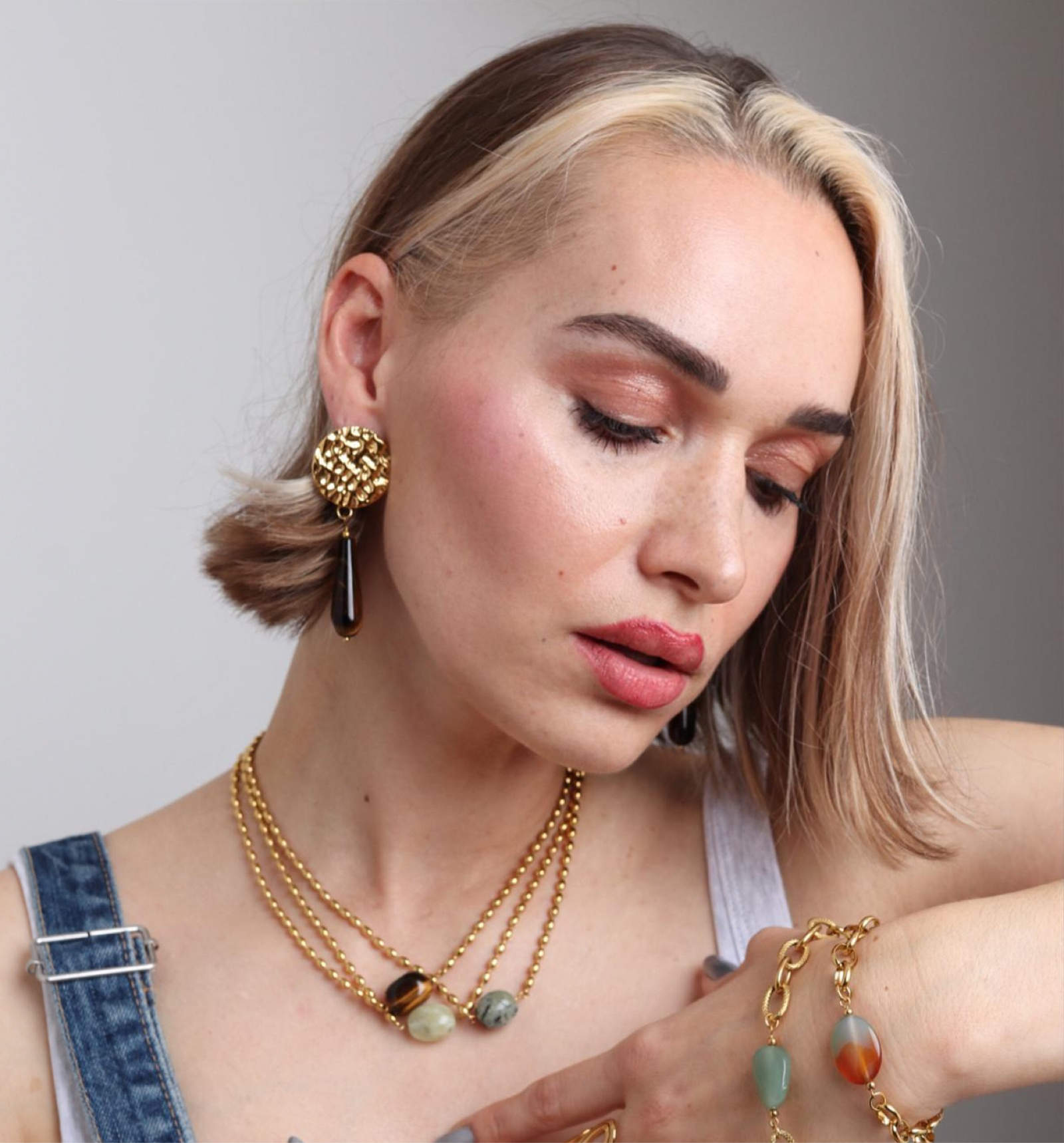 Boucles d’oreilles pendantes en œil de tigre – pierre de protection | L’Or Didon