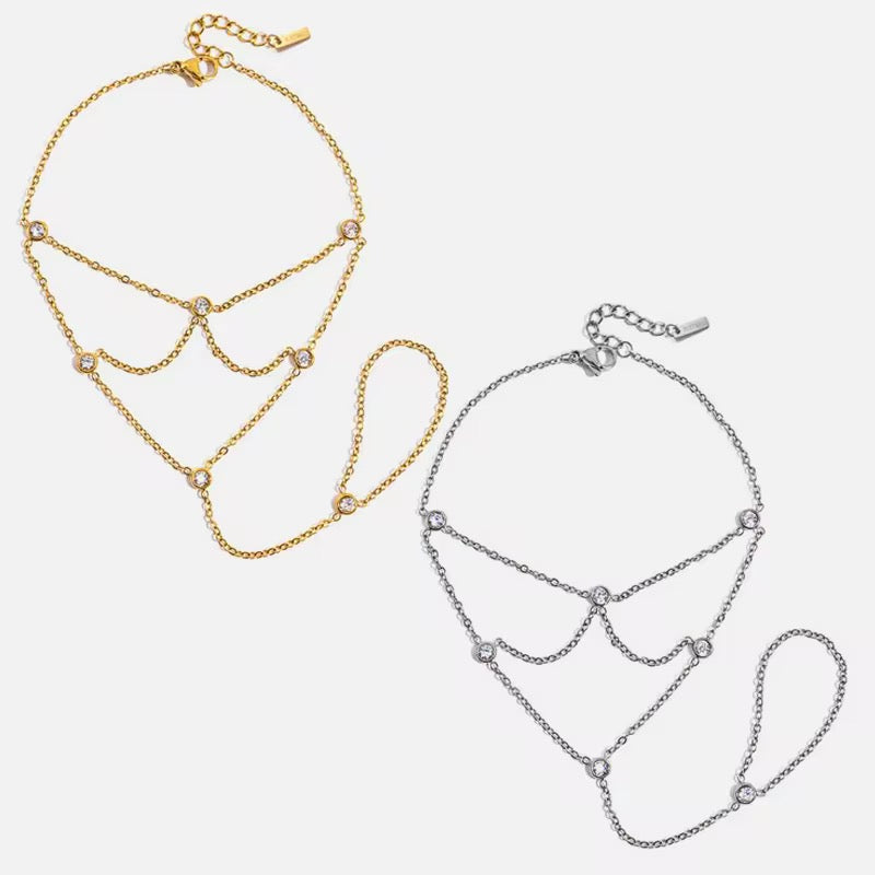 Un bijou de main orné de pierre de zirconium élégant et tendance L'or Didon