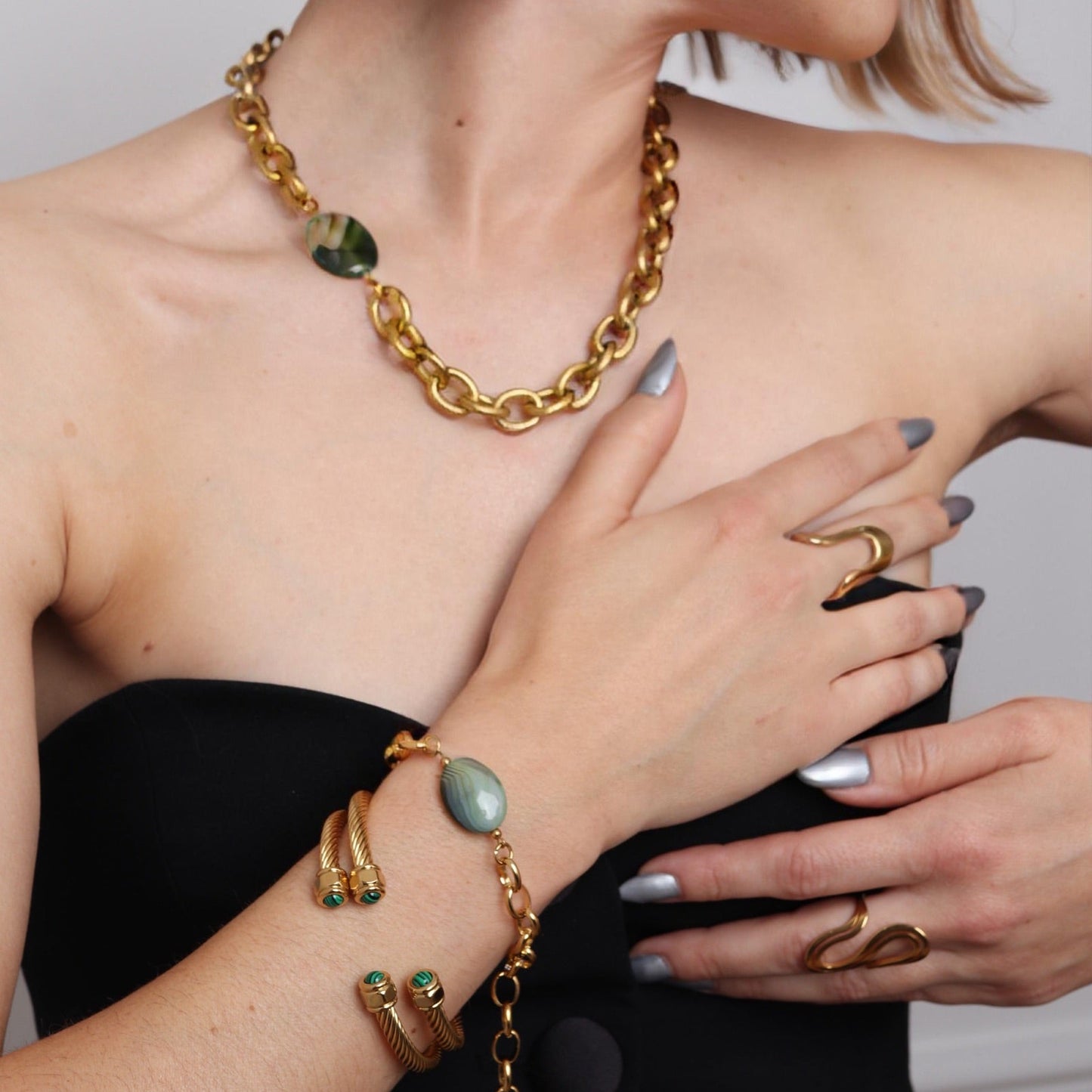 Collier choker interchangeable personnalisé avec ta pierre naturelle préférée : 25 pierres fines naturelles 











                                                                  Inspiration collier loulou kitchen