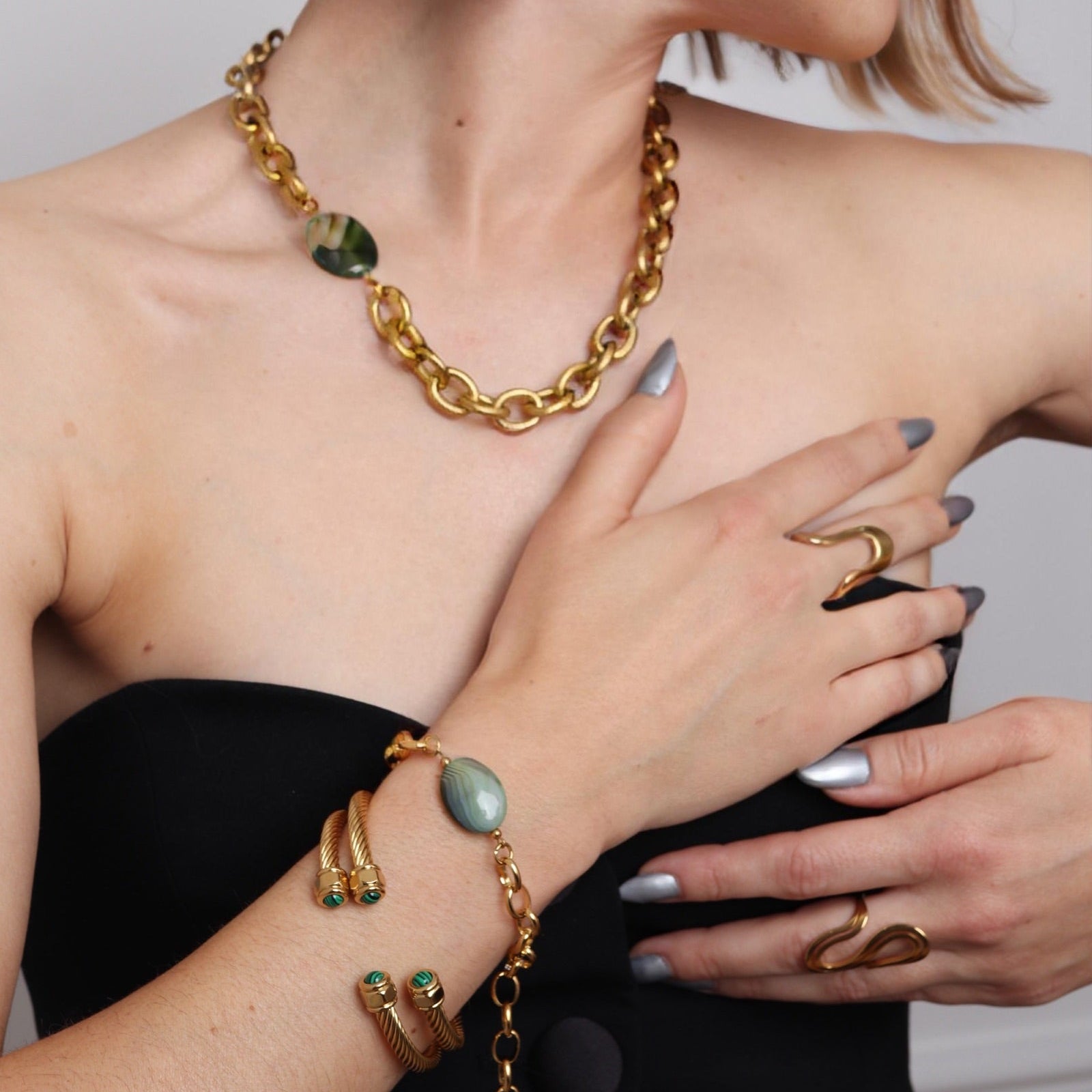 Collier choker interchangeable personnalisé avec ta pierre naturelle préférée : 25 pierres fines naturelles 











                                                                  Inspiration collier loulou kitchen