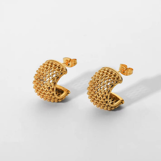 Ella : Boucles d’oreilles créoles dorées en acier chirurgical couvertes de couches fines d’or