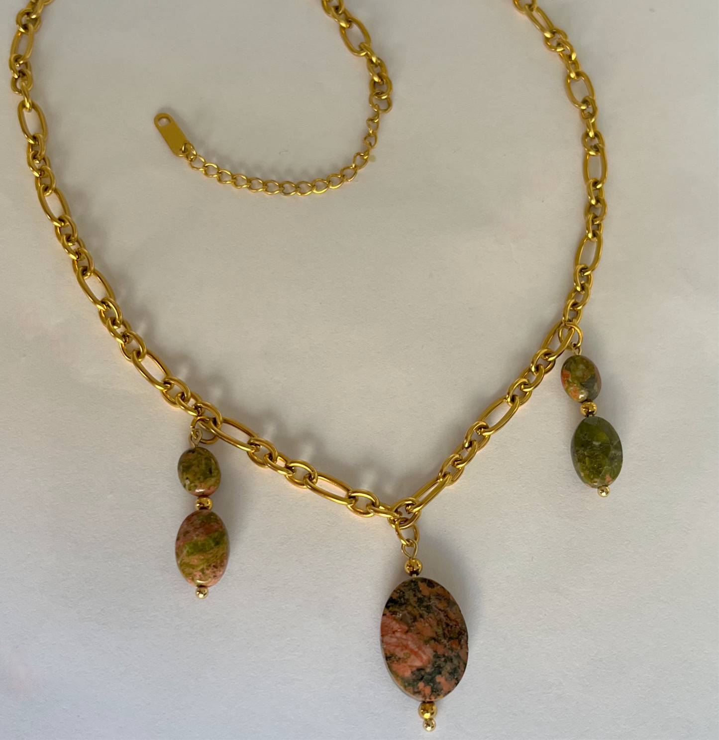 Bali : Collier aux pierres naturelles " Unakite" fait main