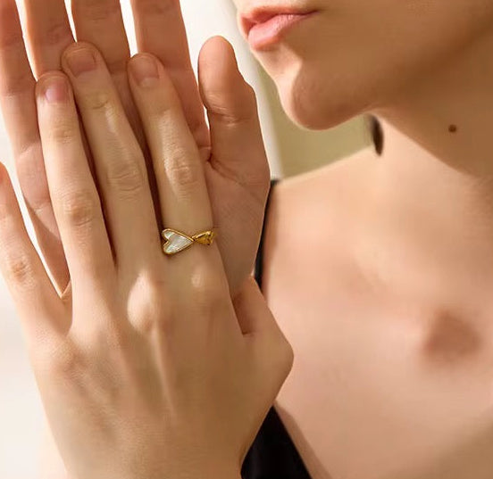 Bague ajustable en doré et en argenté : design cœur