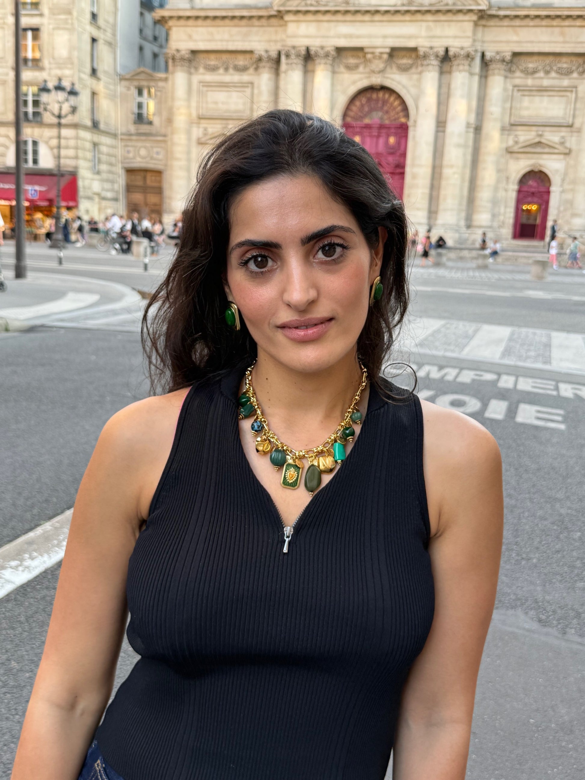 Collier Spring– Collier doré 18 carats sublimé de charms vert en pierres naturelles, résine et verre | L’Or Didon Paris