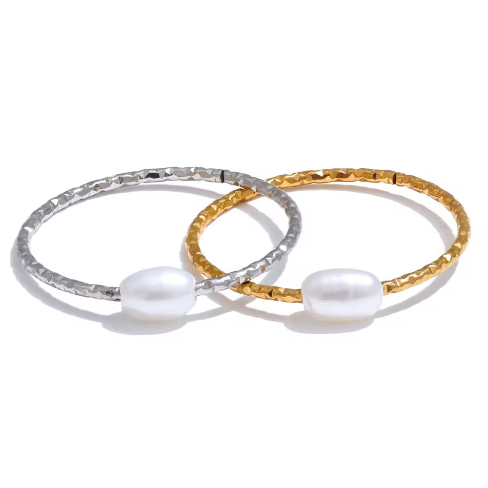 Bague fine avec mini perle naturelle