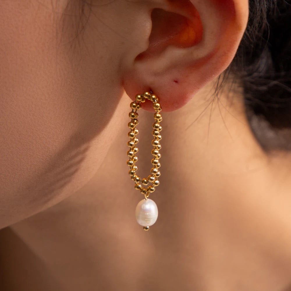 Bella : Boucles d'oreilles pendantes sublimées de perles naturelles