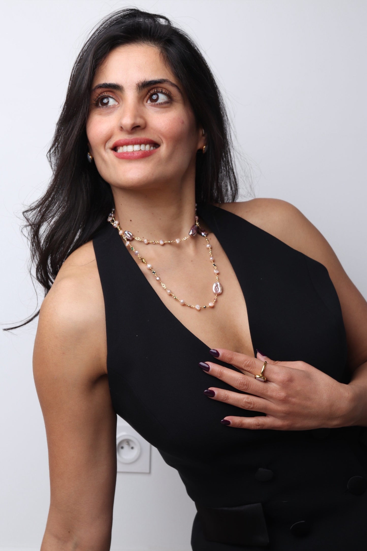 Sautoir perles naturelles sublimé de pierres de zirconium