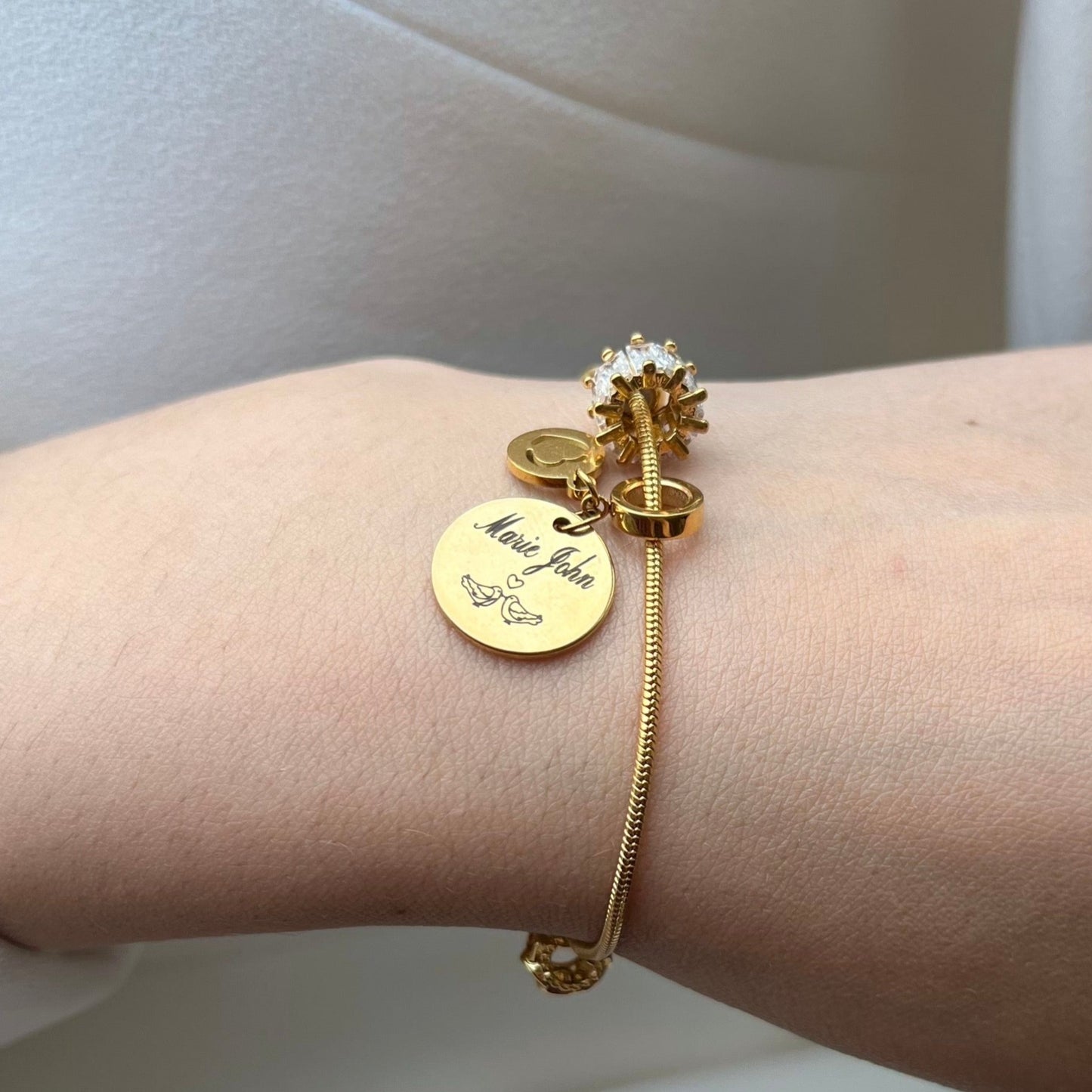 GVibes : Bracelet coulissant, multi Charms avec un médaillon gravable