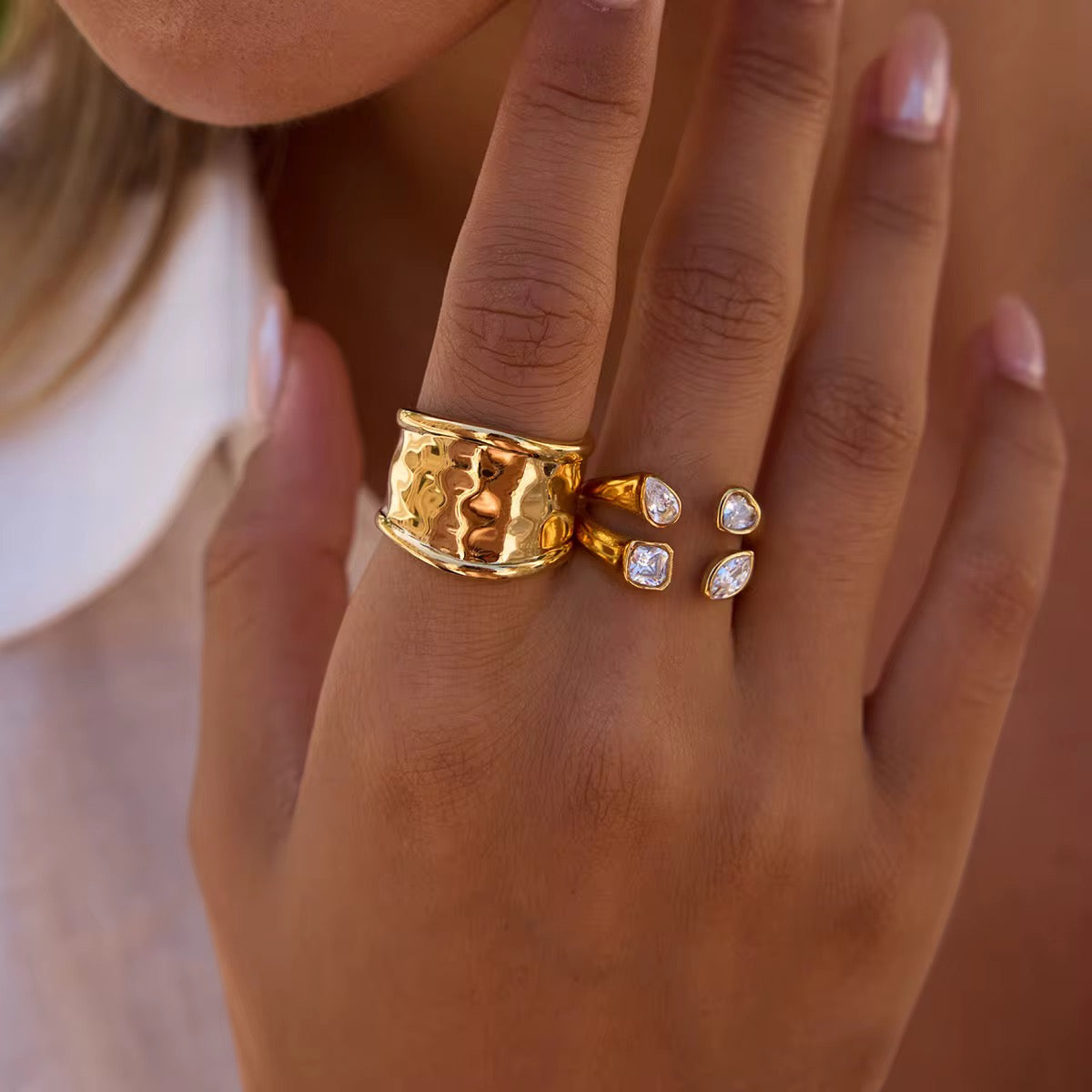 Bague en acier inoxydable dorée à l’or fin et pierre de zirconium L'or Didon