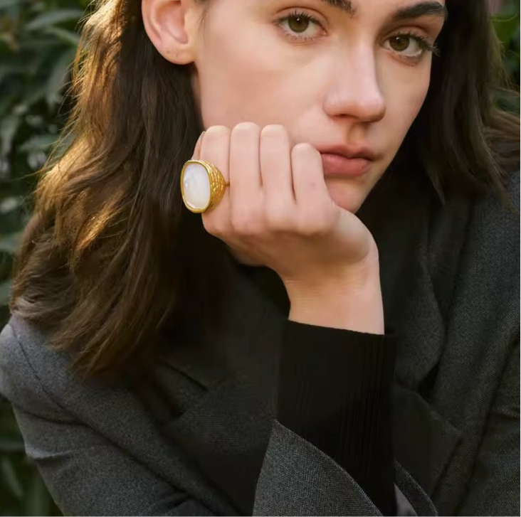 Bague statement nacre naturelle et acier inoxydable doré : Bague Christelle 