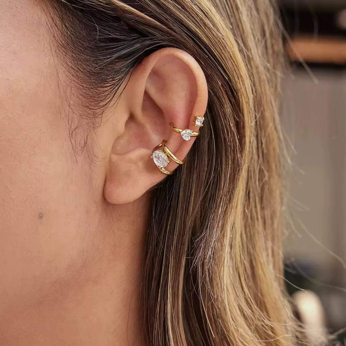 Ear cuff doré orné de pierre de zirconium L'or Didon