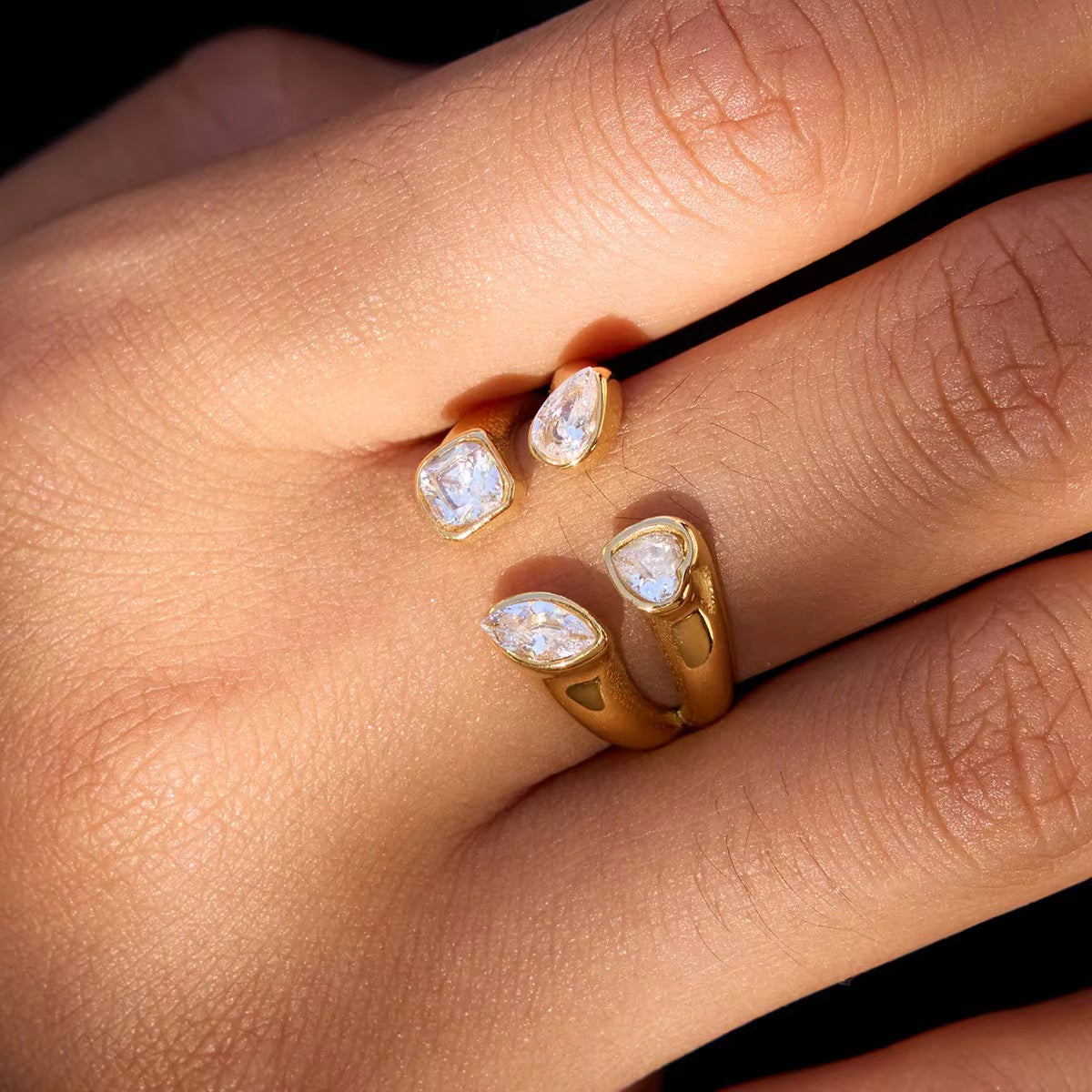 Bague en acier inoxydable dorée avec pierre de zirconium à l’or fin L'or Didon