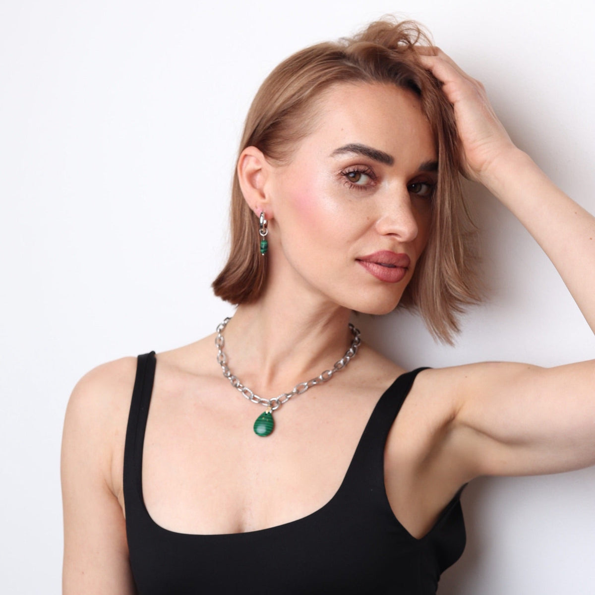 Collier argent femme avec pierre verte style chic tendance