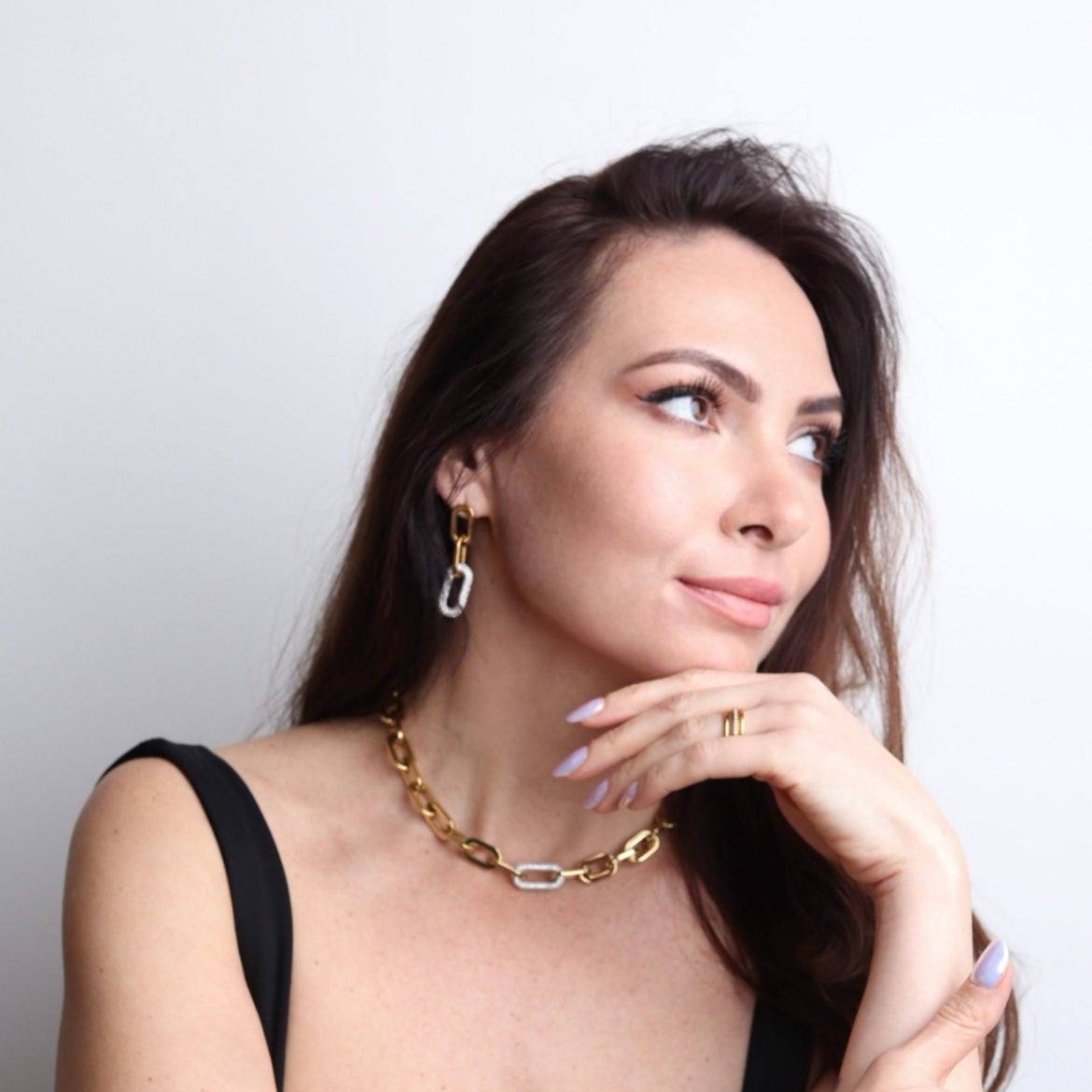 collier maillons doré porté femme