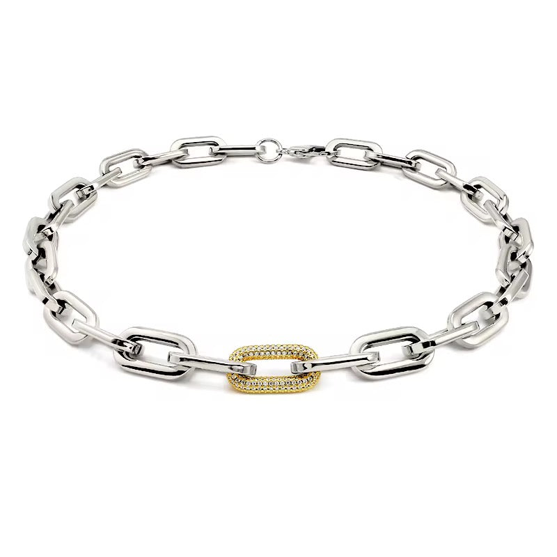 Collier grosse maille argenté avec fermoir pavé doré élégant