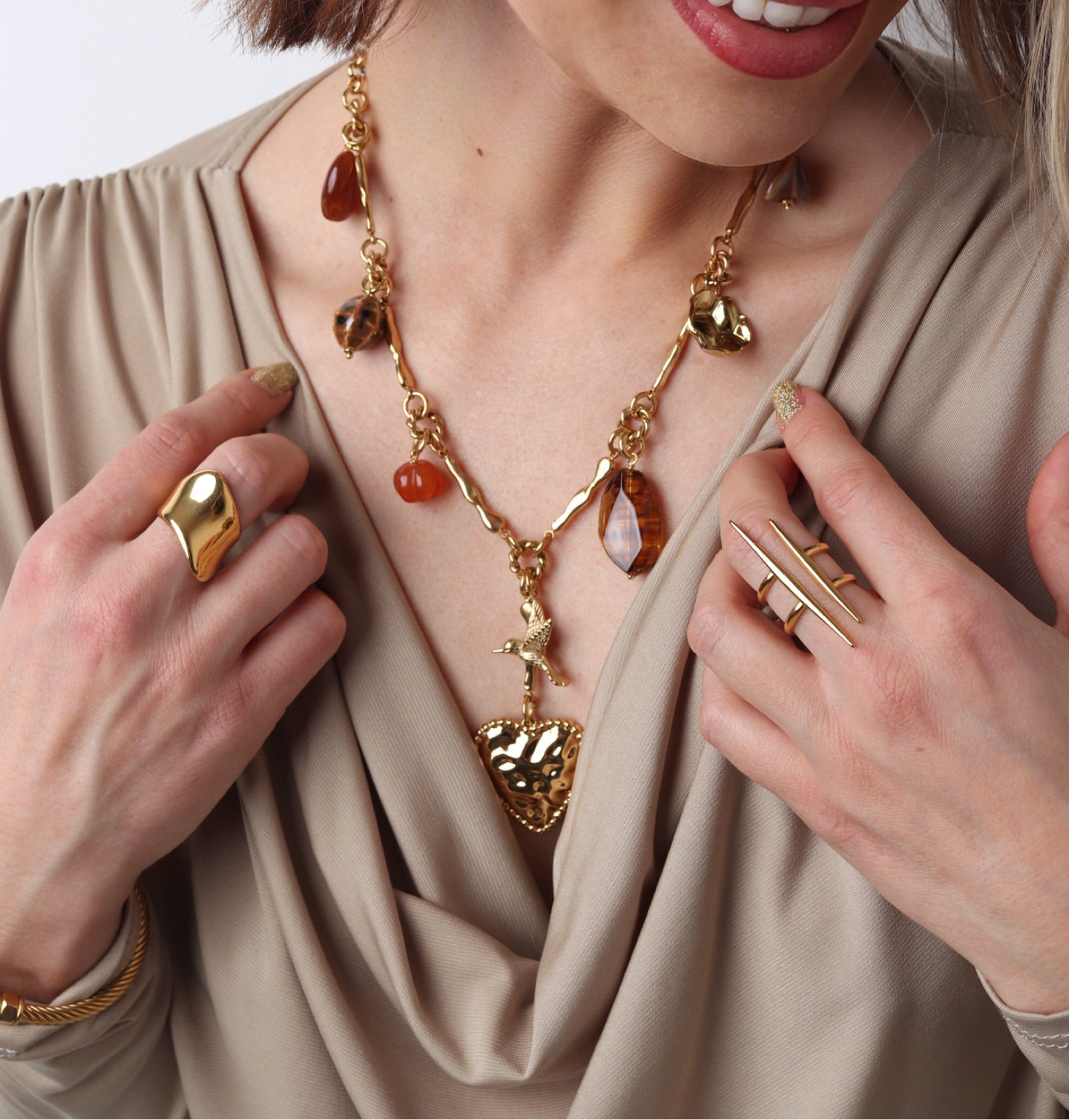 Joséphine : Collier pendant à Charms résine et céramique  L'or Didon