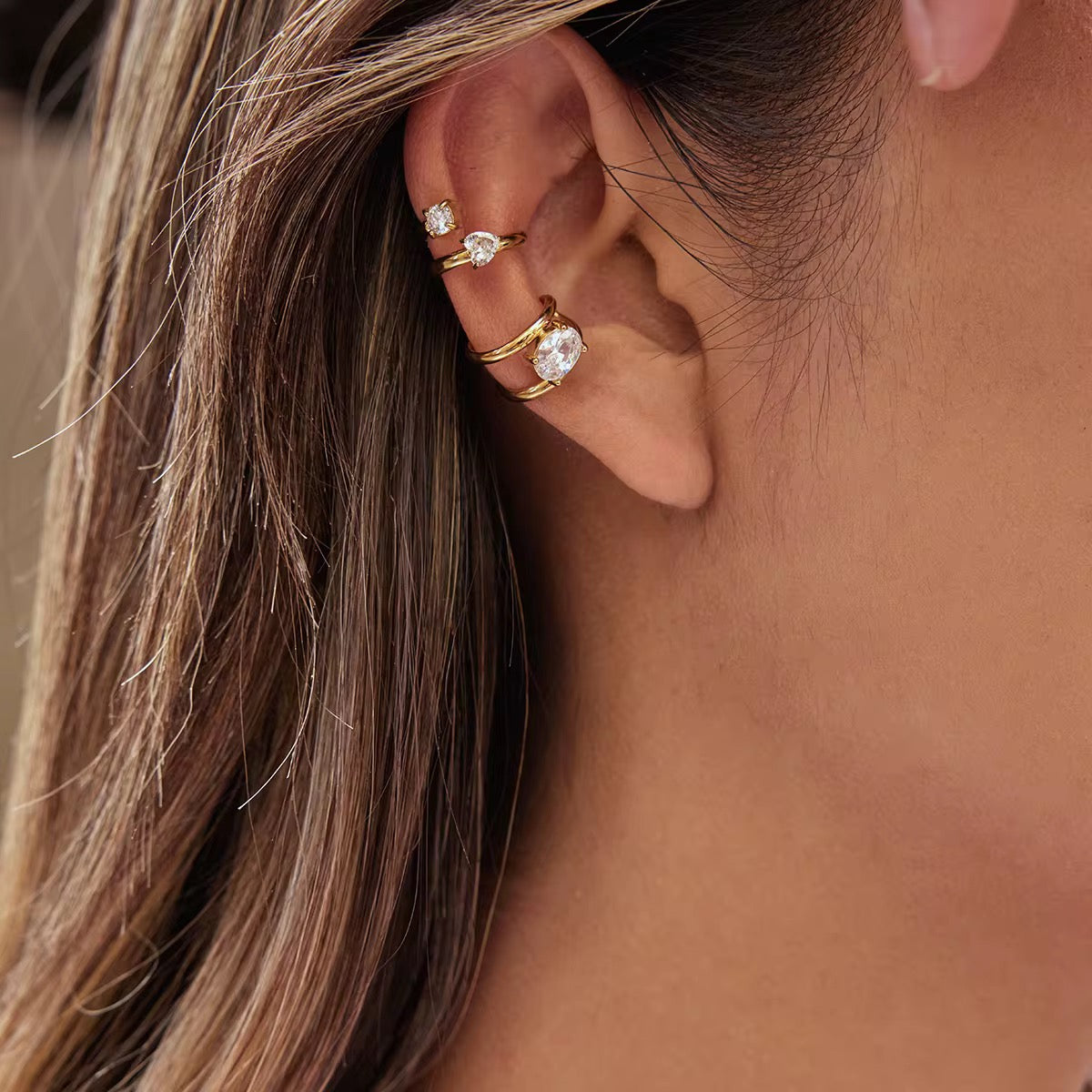 Ear cuff doré orné de pierre de zirconium L'or Didon