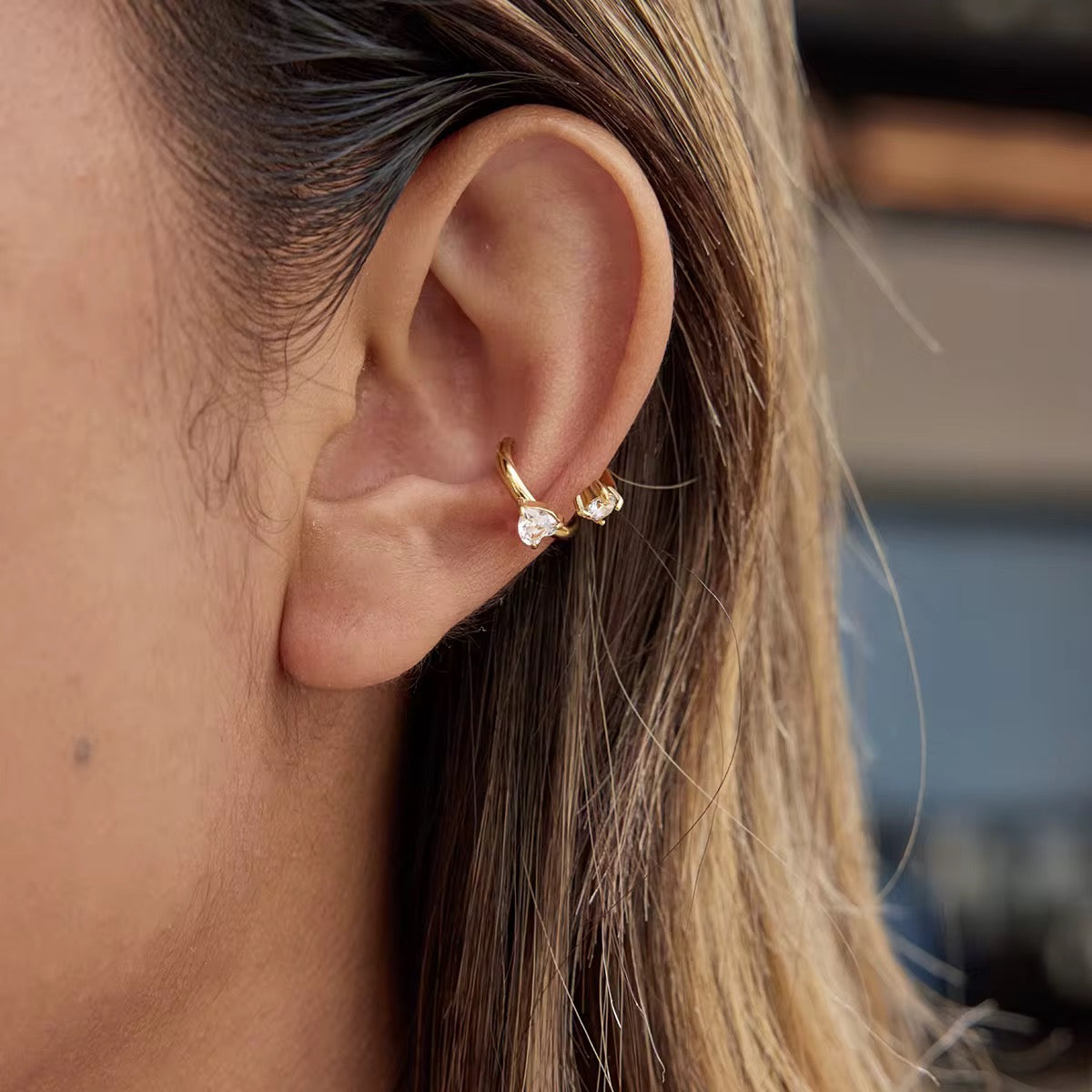 Ear cuff doré orné de pierre de zirconium L'or Didon