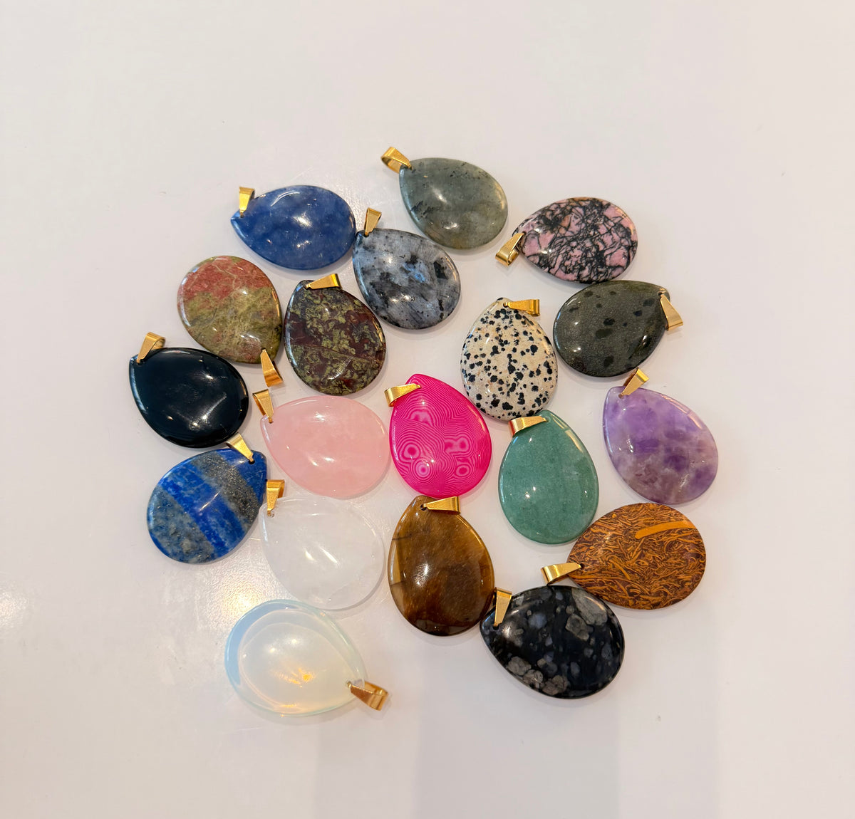 Collection de pierres naturelles goutte XL pour personnaliser un tour de cou modulable.