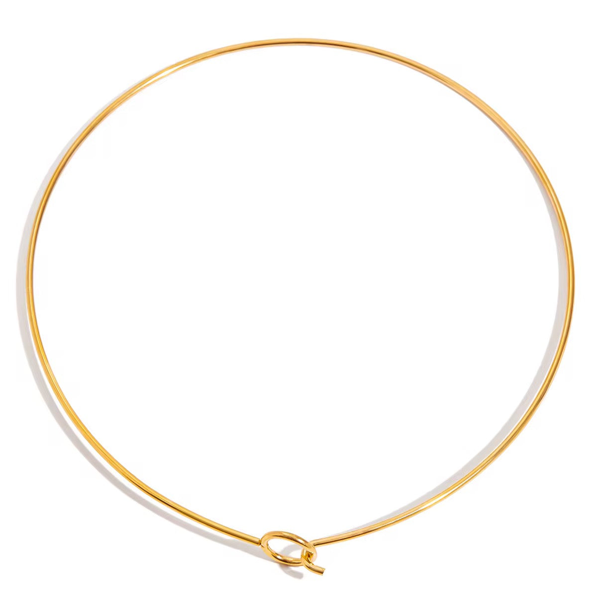 Tour de cou minimaliste doré avec fermoir nœud élégant et interchangeable.